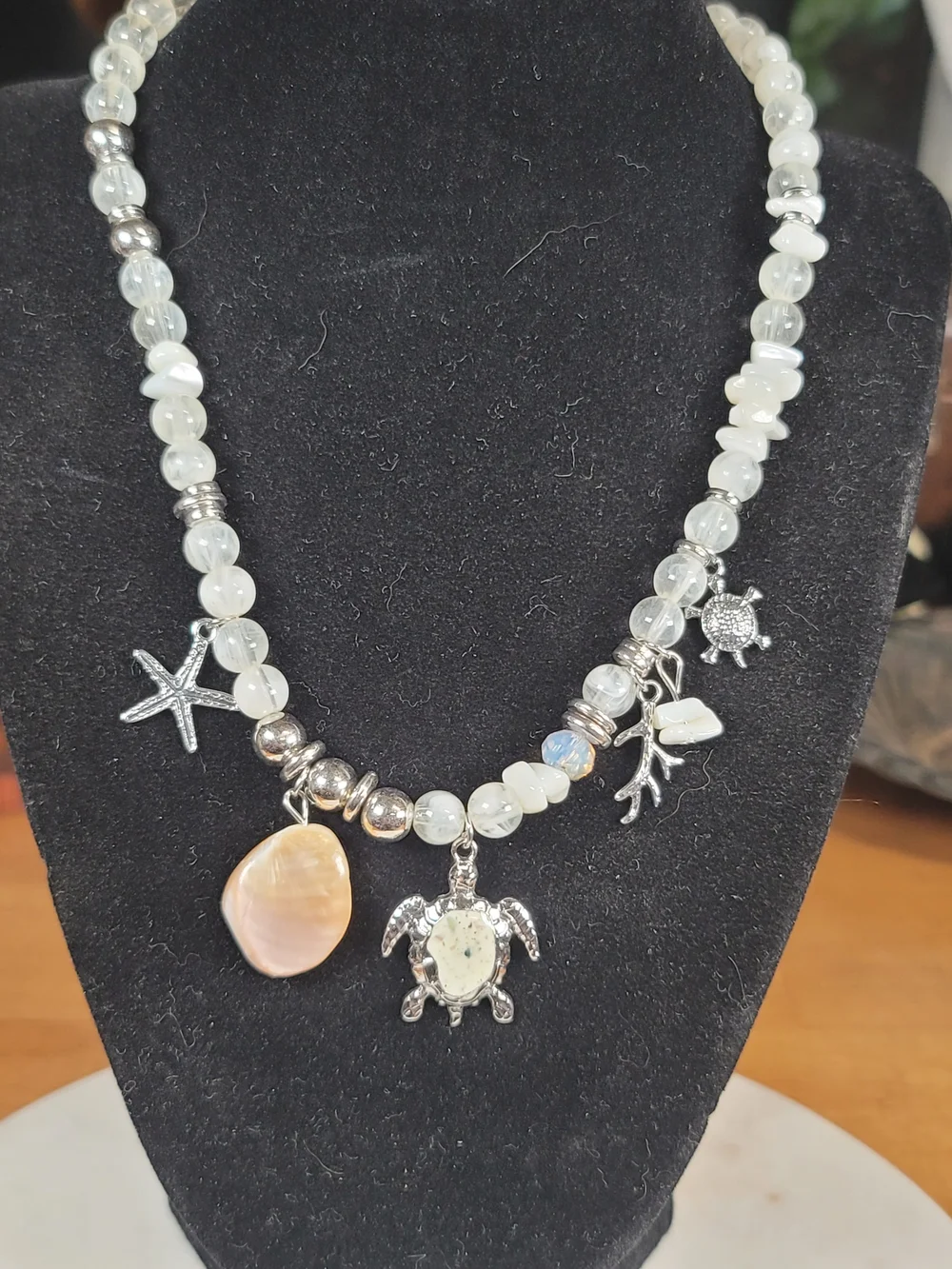 paparazzi White Beaded Sea Turtle & Shell Charm Necklace - Picture 1 of 3